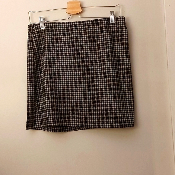 H & M Houndstooth Skirt - Picture 1 of 4